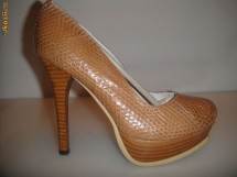 PANTOFI  FENDI  DIN PIELE ( GEN SARPE) foto