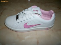 ADIDASI DAMA NIKE SI ADIDAS PIELE foto