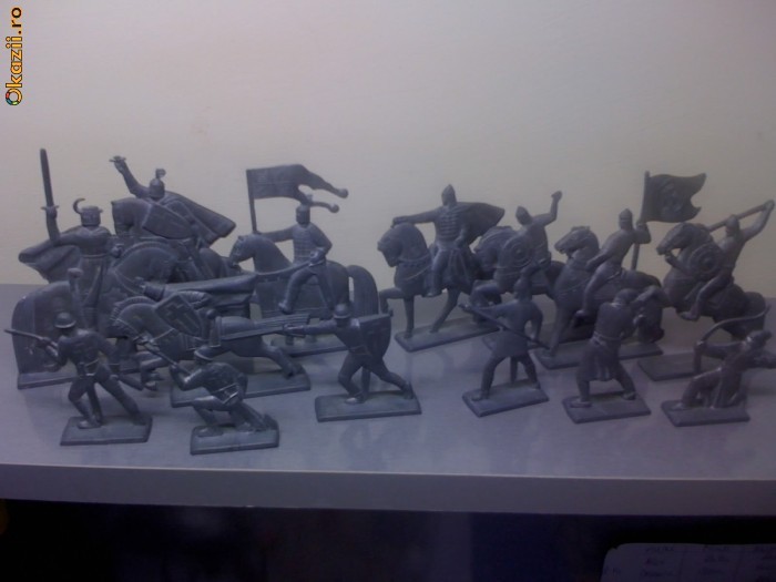 cavaleri teutoni si imperiali taristi plumb cota 1/32 circa 8 cm inaltime au calaretii foarte vechi circa 60 de ani foto mare