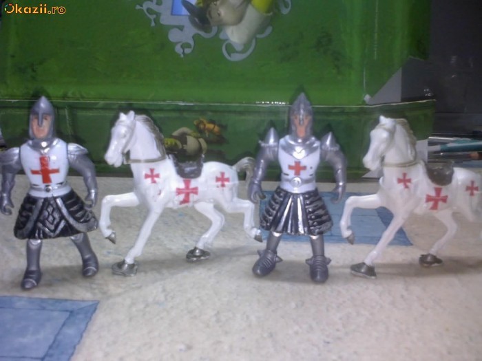cavaleri templieri cu cai si militari soldati  marime mare 12 cm plus 50% reducere daca licitati un produs de valoare apropiata de la mine foto mare