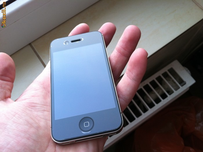 Vand iPhone 4 16GB CDMA ca Nou.Codat Verizon America.Nu are cititor de cartela sim.Nu se poate decoda ! foto mare