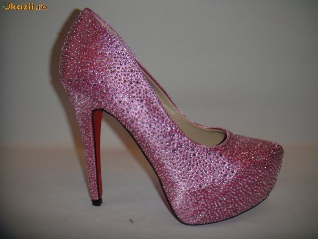 PANTOFI  CHRISTIAN  LOUBOUTIN CRYSTAL LILA foto mare