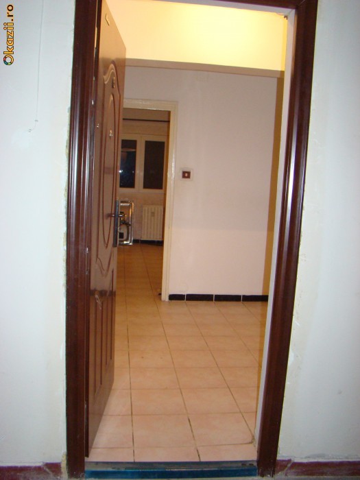 Vand Apartament 3 camere  Ploiesti zona Republicii colt cu Odobescu vis a vis de Pizzeria Lazarini foto mare