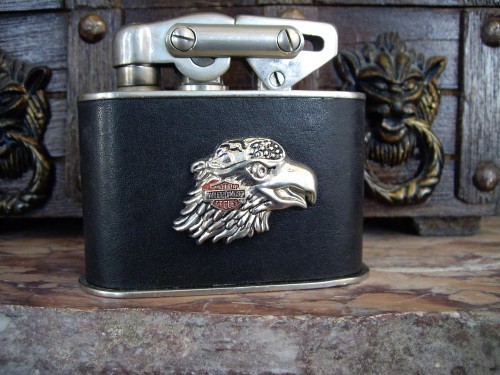 bricheta HARLEY DAVIDSON originala , imbracata in piele foto mare